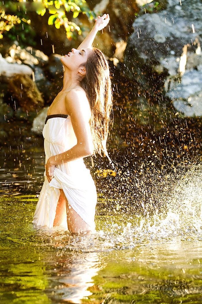 Marie Avgeropoulos in St. Georges