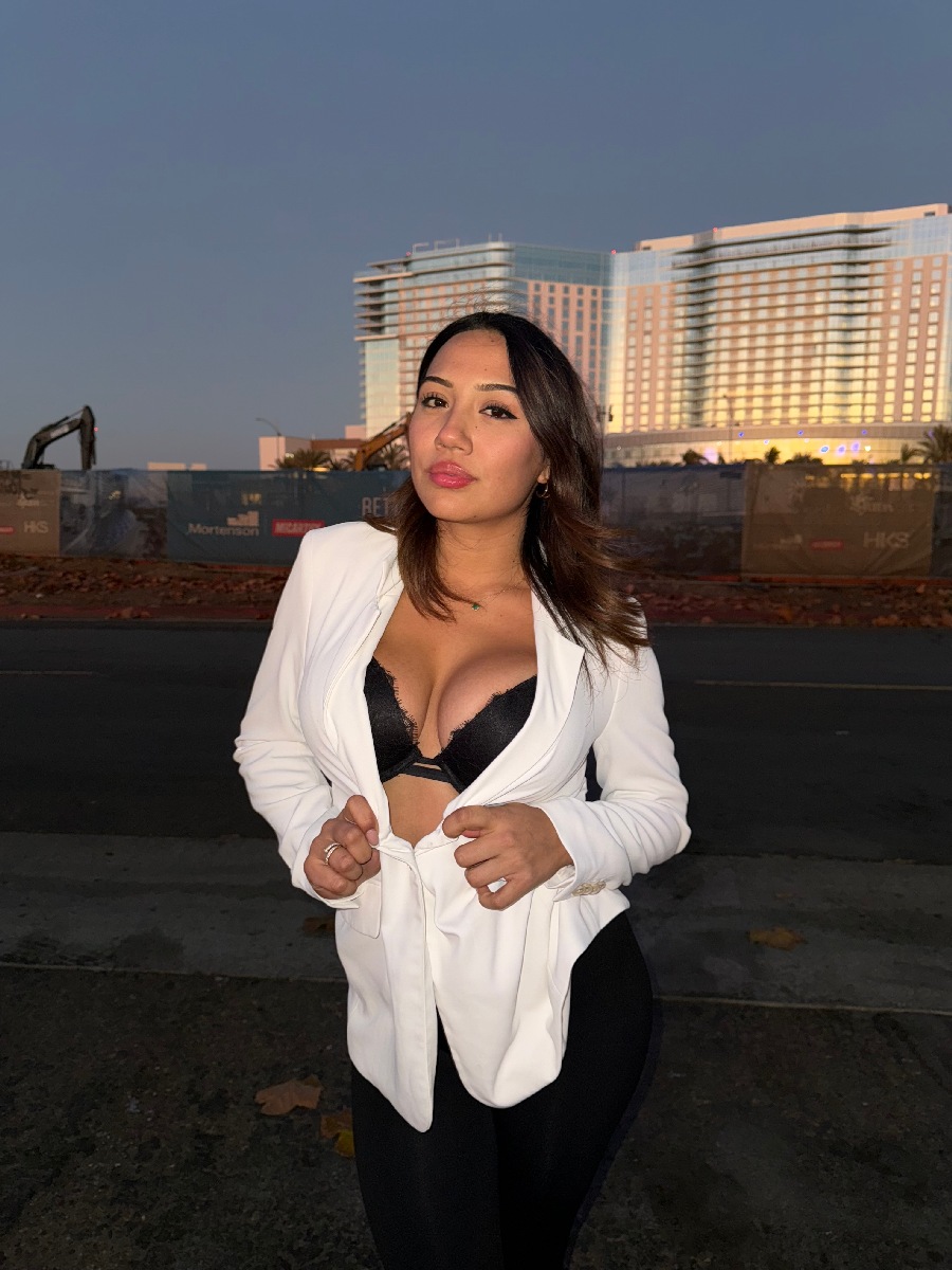 Take a pause and enjoy Ali Cruz — streaming from St. Georges