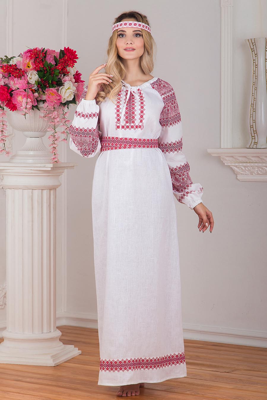 Women in Slavic costumes in St. Georges