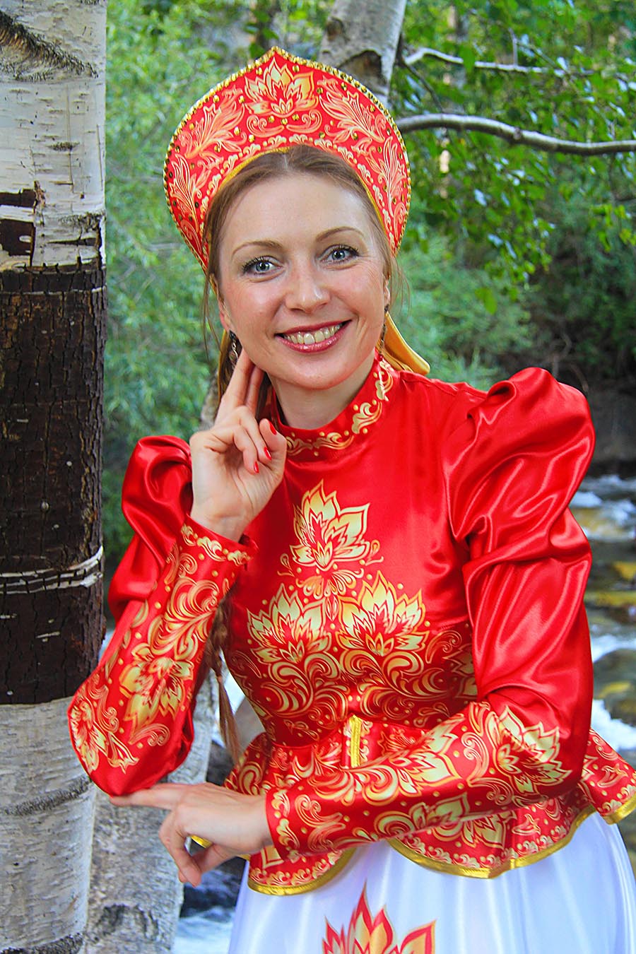 Women in Slavic costumes in St. Georges