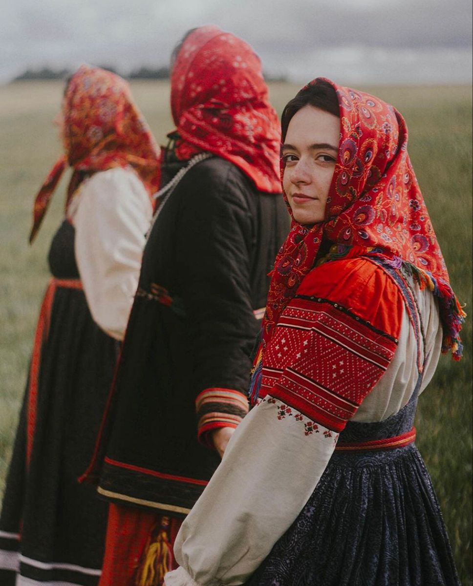 Women in Slavic costumes in St. Georges