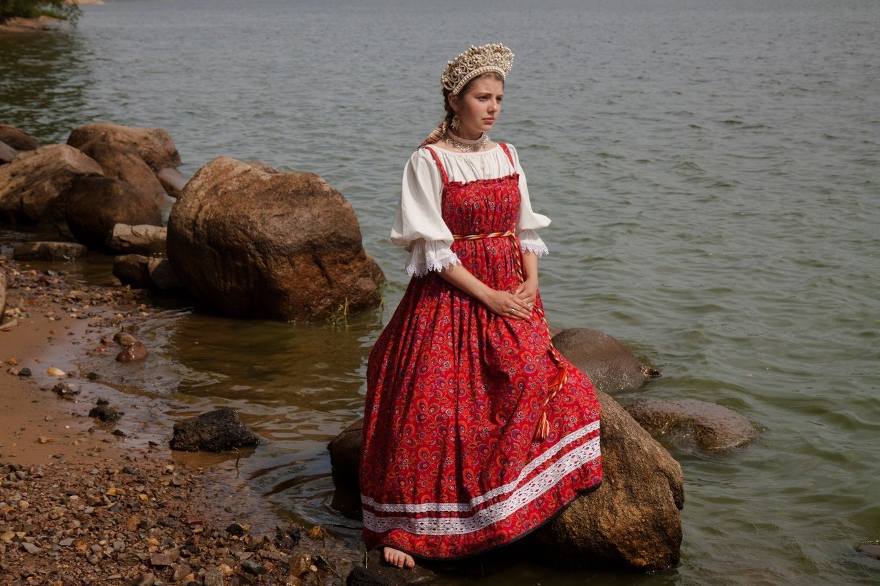 Women in Slavic costumes in St. Georges