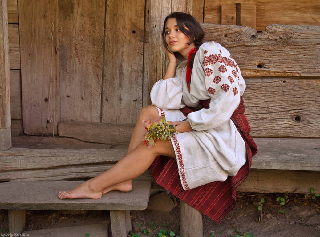 Women in Slavic costumes in St. Georges