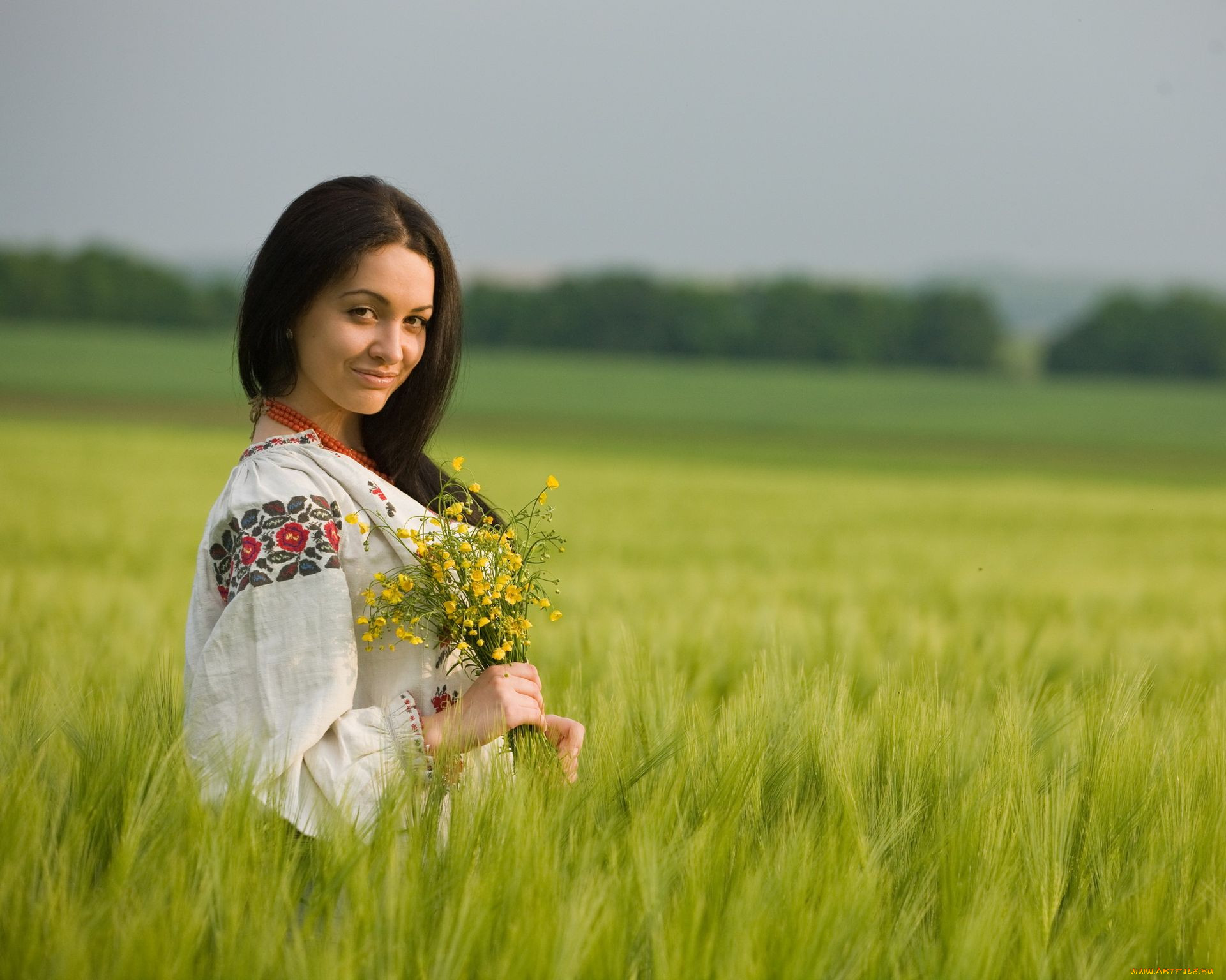 Women in Slavic costumes in St. Georges