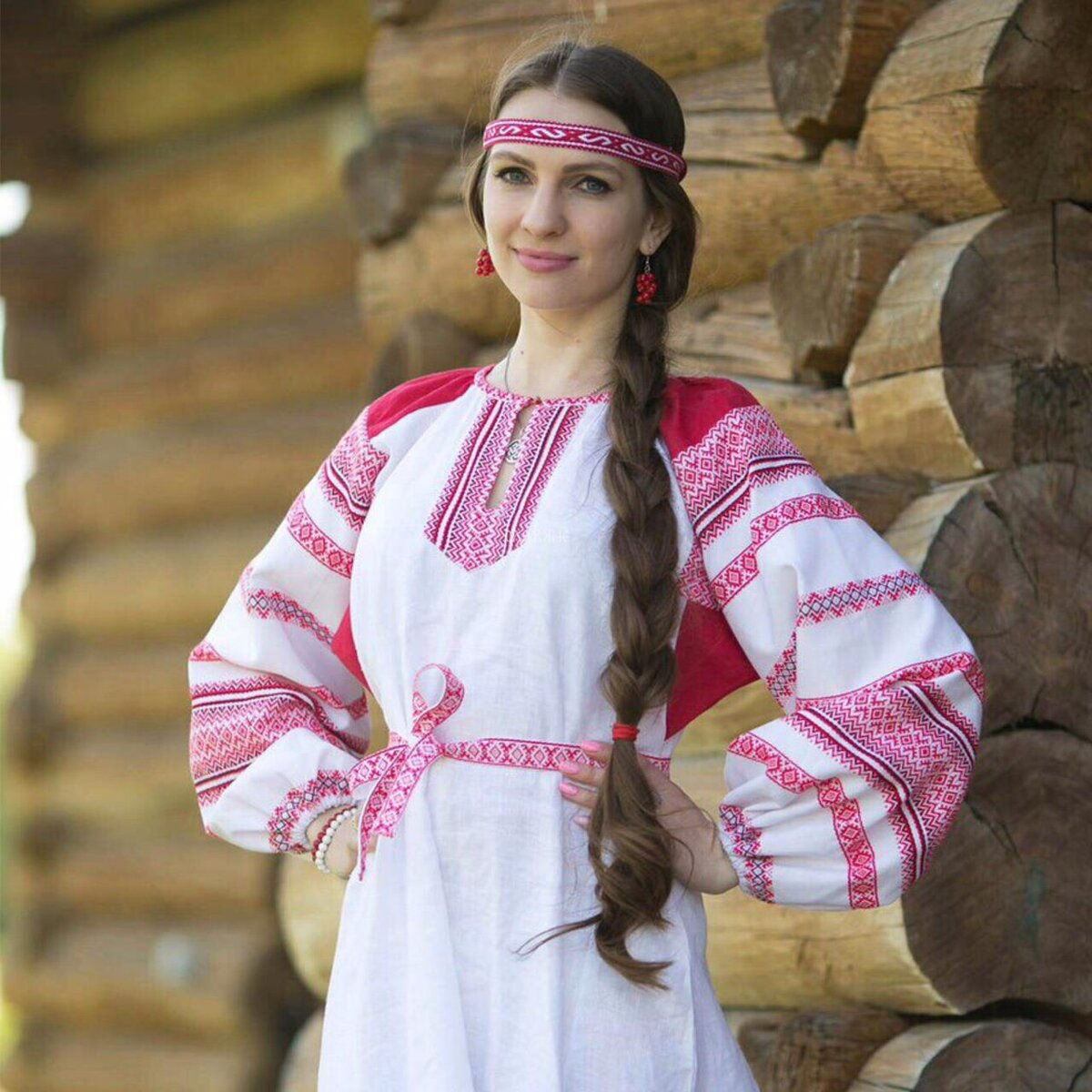 Girls in Slavic costumes in St. Georges