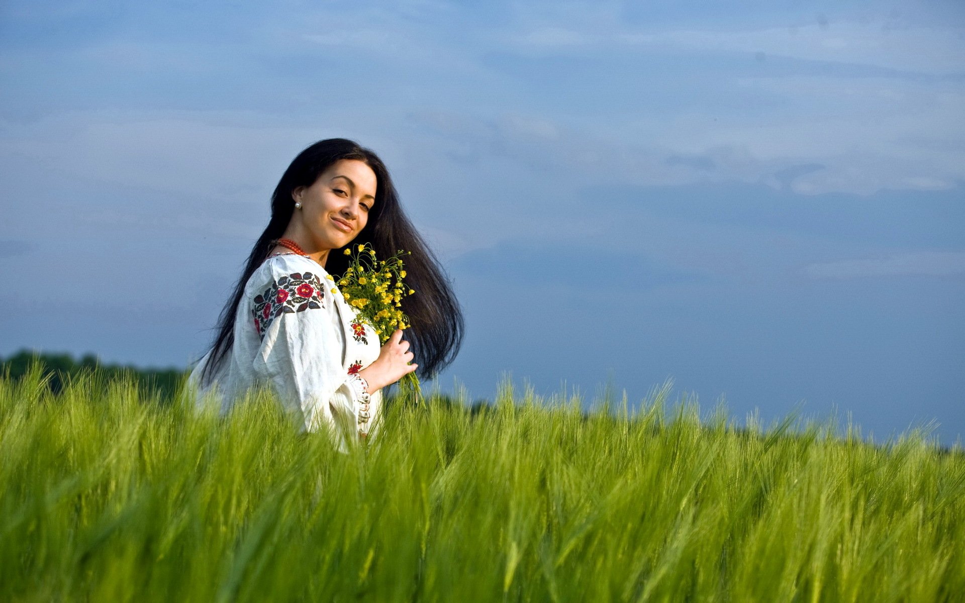 Girls in Slavic costumes in St. Georges