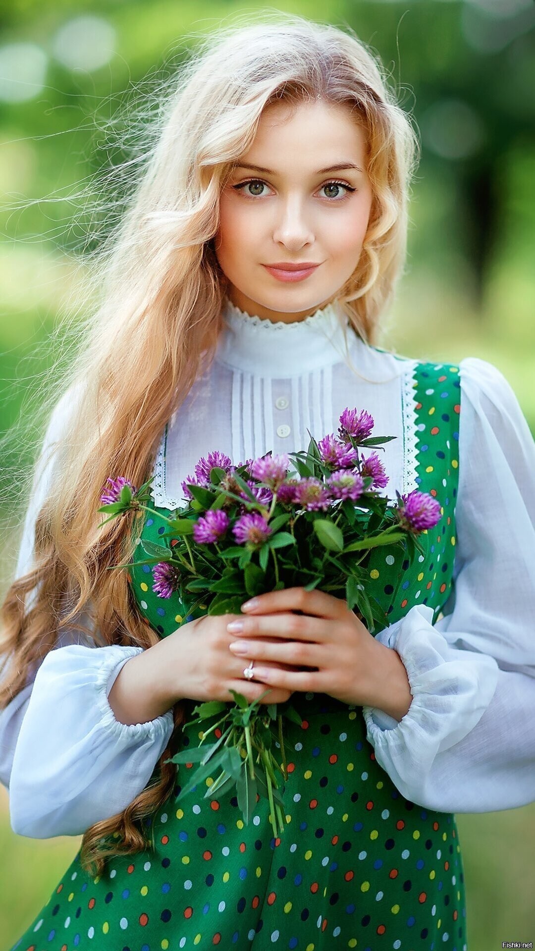 Girls in Slavic costumes in St. Georges