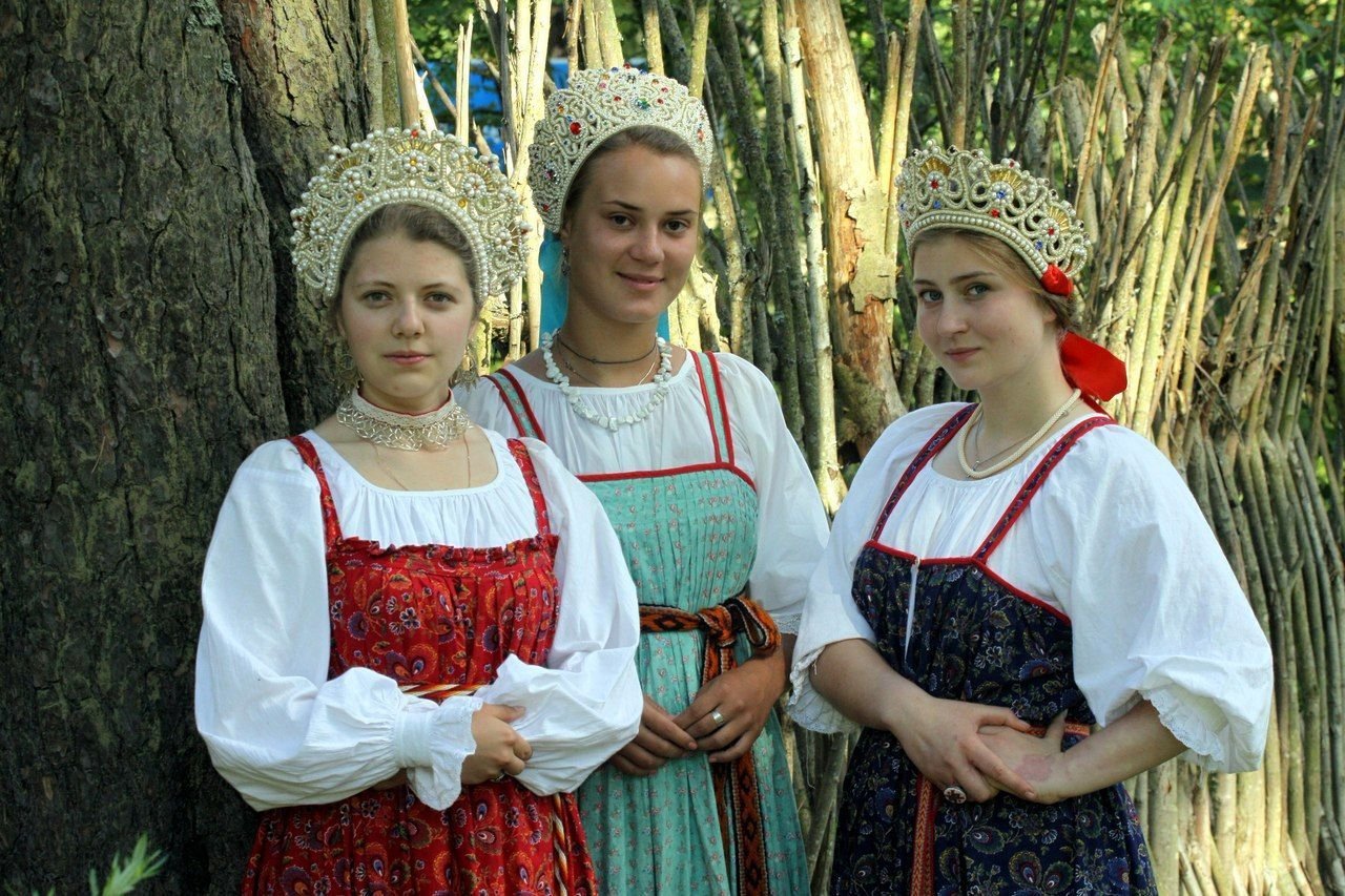 Sexy model Girls in Slavic costumes in St. Georges