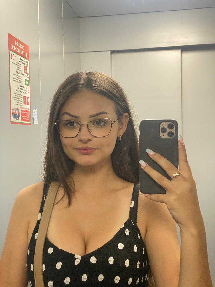 Sexy model Stacy in St. Georges