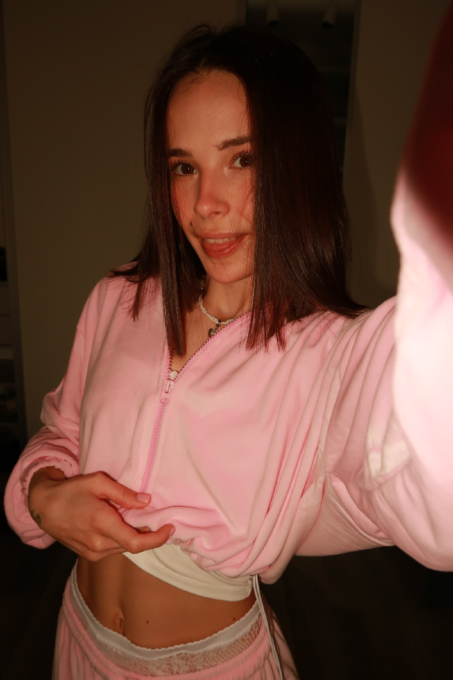 Tina brings the glow — live moments in St. Georges