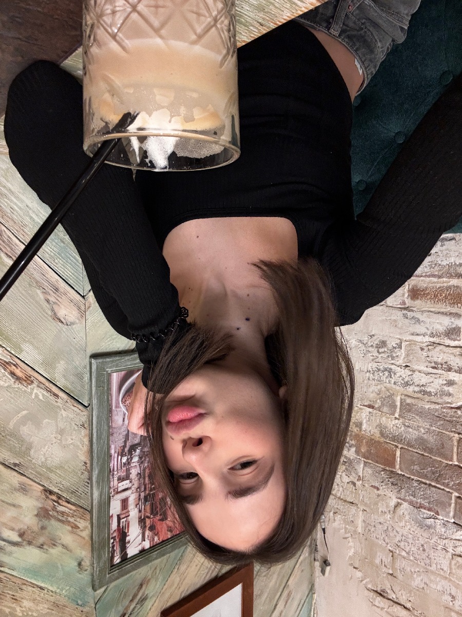 Fresh photos, fresh mood — Tina online in St. Georges